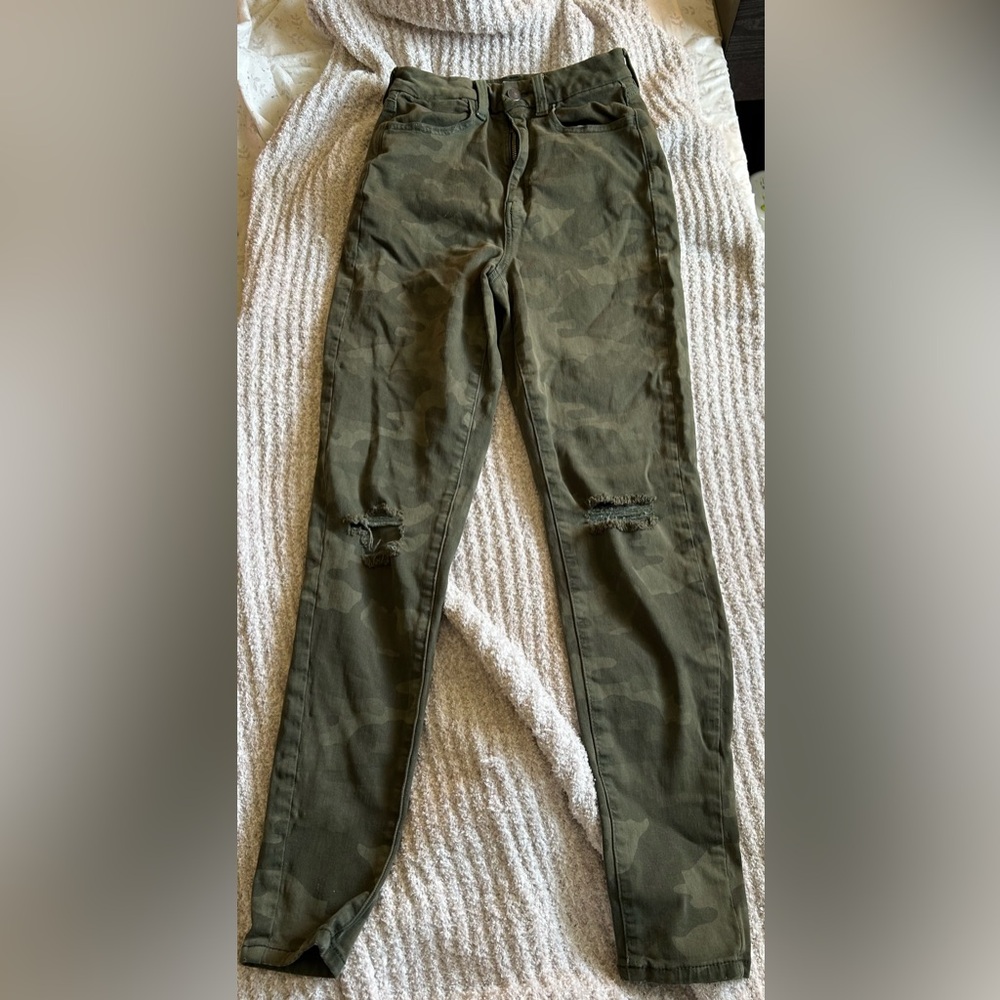 American eagle next level stretch . Ripped on knees . Worn once size 6